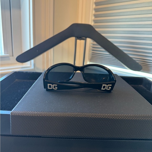 Authentic Dolce & Gabbana Sunglasses GENTLY LOVED - Picture 3 of 3